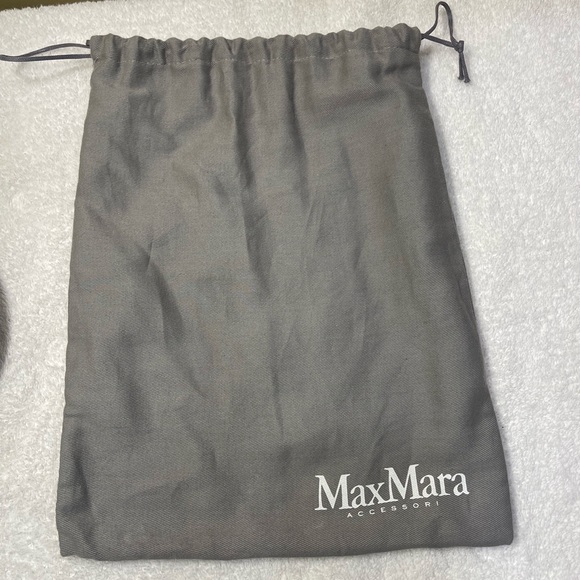 MaxMara Pointed Toe Pump Kitten Heel Size 6 Black and Nude - Picture 12 of 12